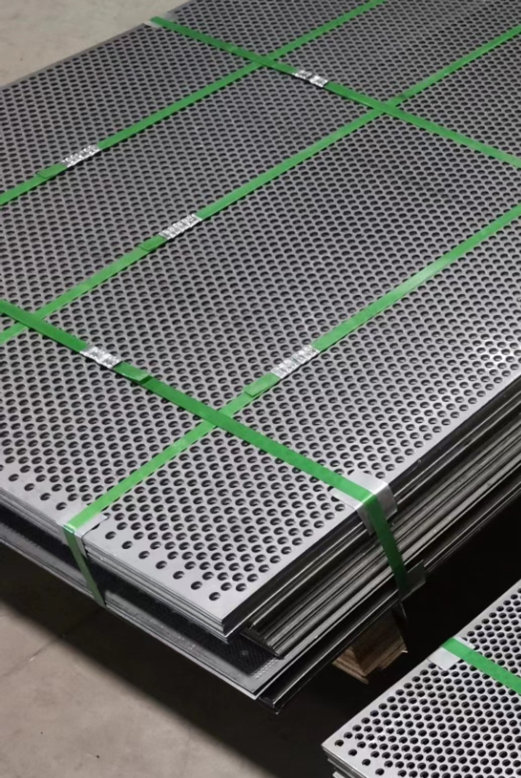 沖孔網(wǎng)、沖孔板、沖孔篩板：三者的區(qū)別與實(shí)際應(yīng)用分析